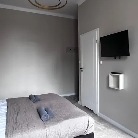 Moon جيراردوف